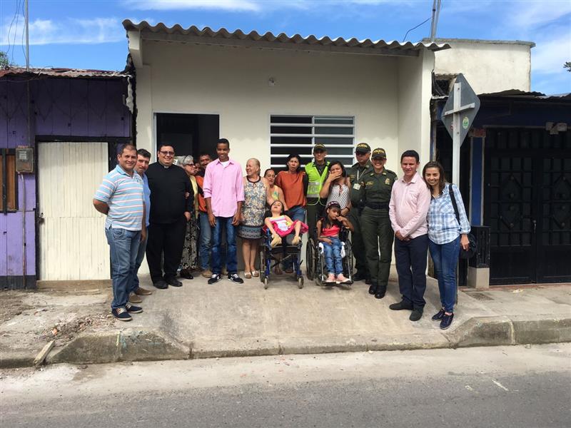 Fotografía de comunidad beneficiaria de gestión de responsabilidad social de la Fundación San Rafael Arcangel